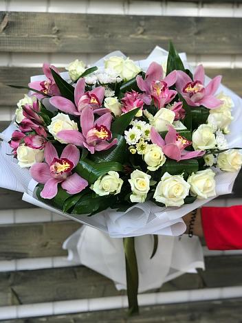 Букет цветов из: Розы и Хризантемы в Зеленогорске