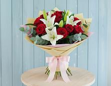 Букет цветов из:  Лилии и Розы в Зеленогорске