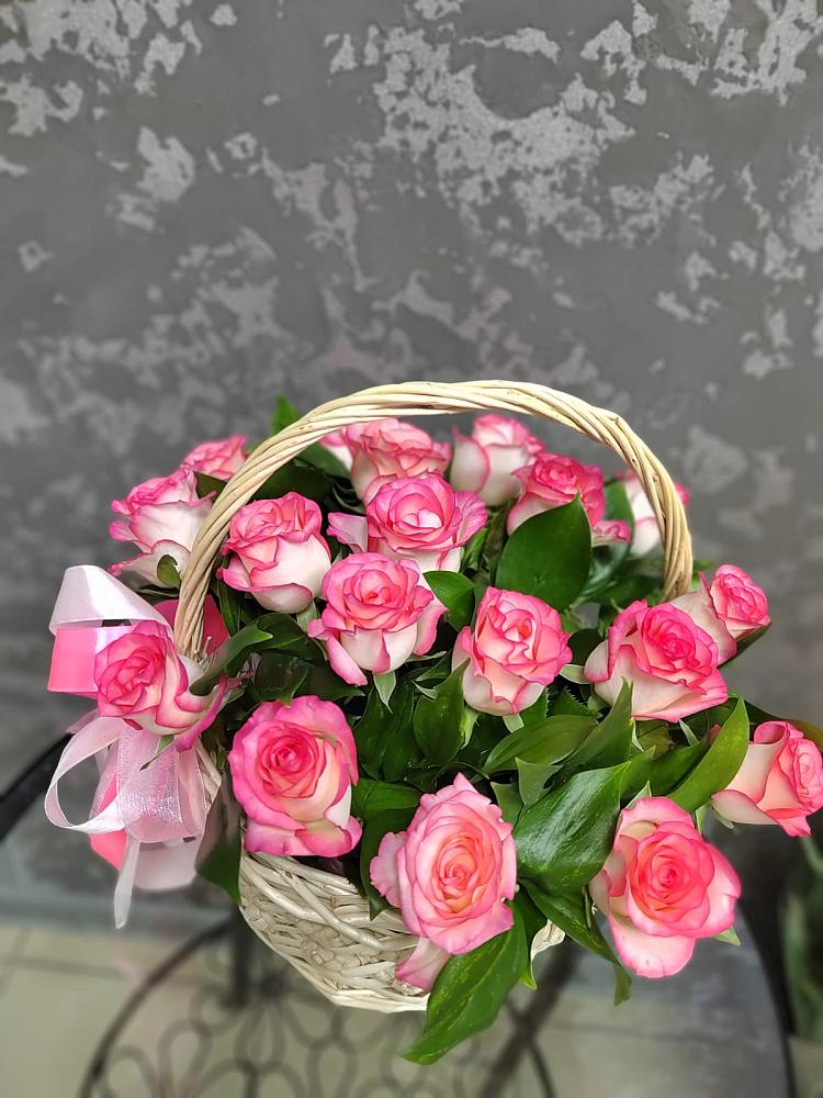 Цветочная композиция из Розы в корзине в Зеленогорске