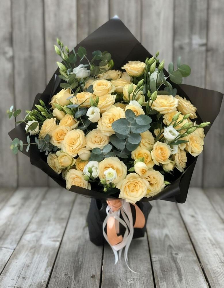 Букет цветов из: Розы и Лизиантусы в Зеленогорске