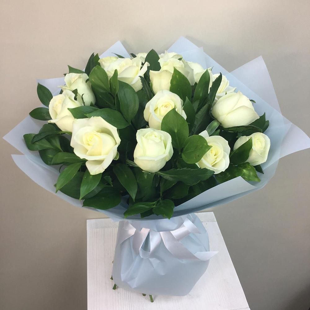 Букет 15 Белых роз Проуд в Зеленогорске