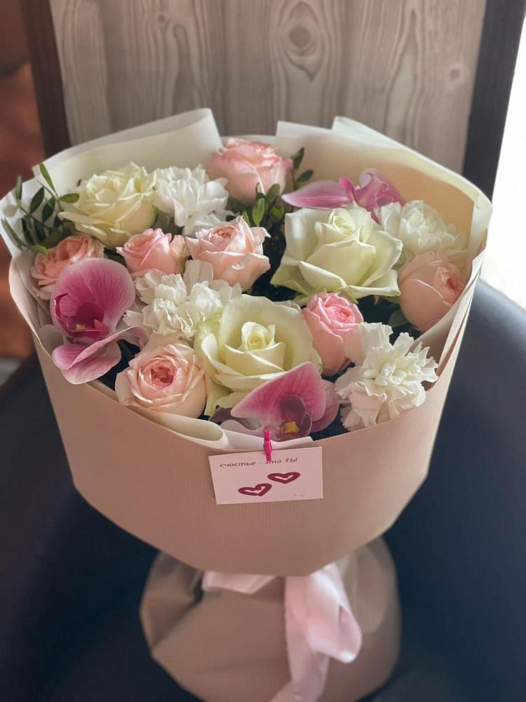 Букет цветов из: Орхидеи, Розы и Гвоздики в Зеленогорске