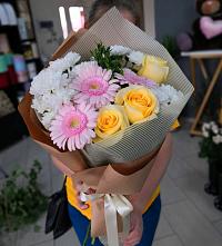 Букет цветов из:  Герберы, Розы и Хризантемы в Зеленогорске