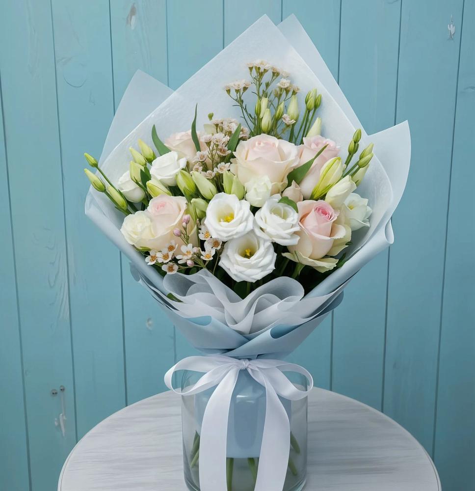 Букет цветов из: Розы и Лизиантусы в Зеленогорске