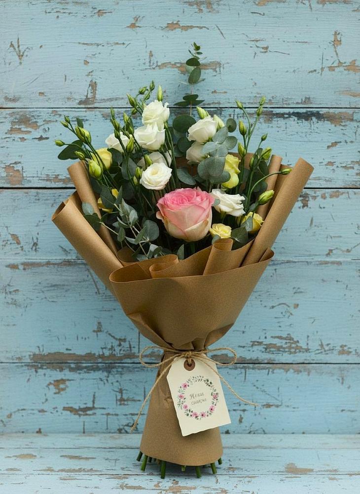 Букет цветов из: Розы и Лизиантусы в Зеленогорске