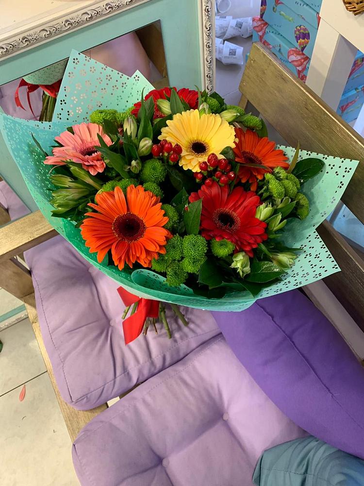 Букет цветов из: Герберы, Хризантемы и Альстромерии в Зеленогорске