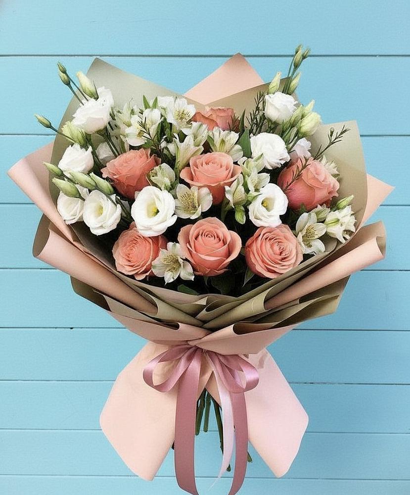 Букет цветов из: Розы, Альстромерии и Лизиантусы в Зеленогорске