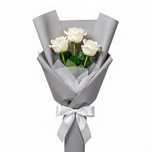 Букет 3 белые розы в Зеленогорске