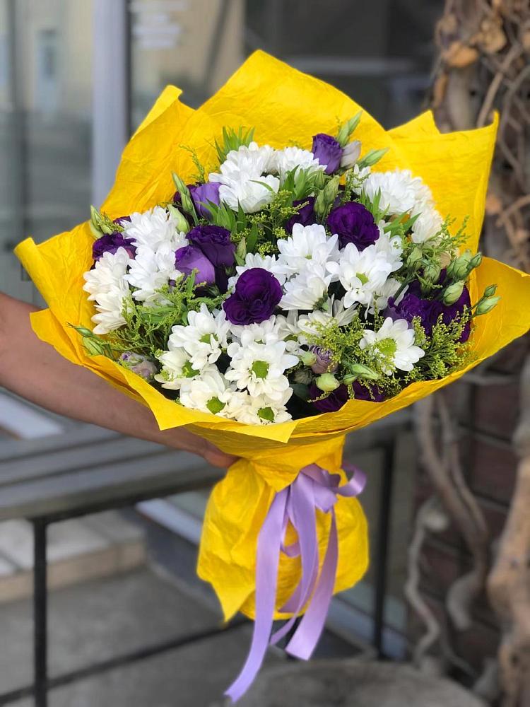 Букет цветов из: Ирисы, Хризантемы и Ромашки в Зеленогорске