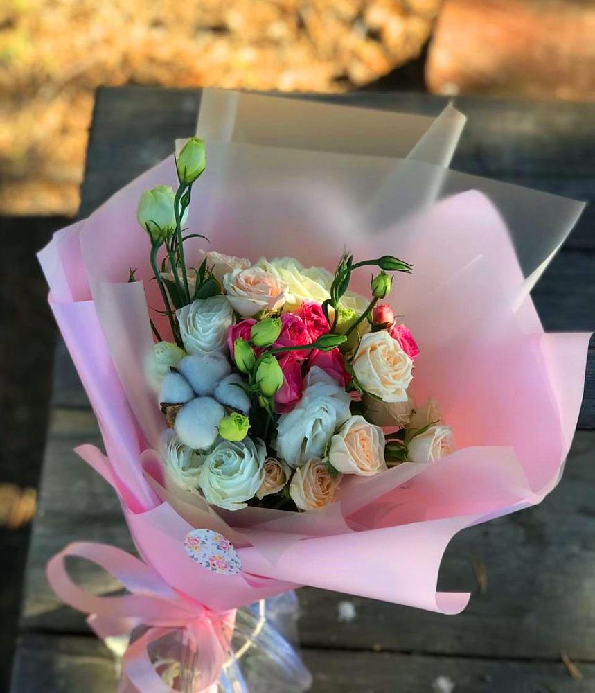 Букет цветов из: Розы и Лизиантусы в Зеленогорске