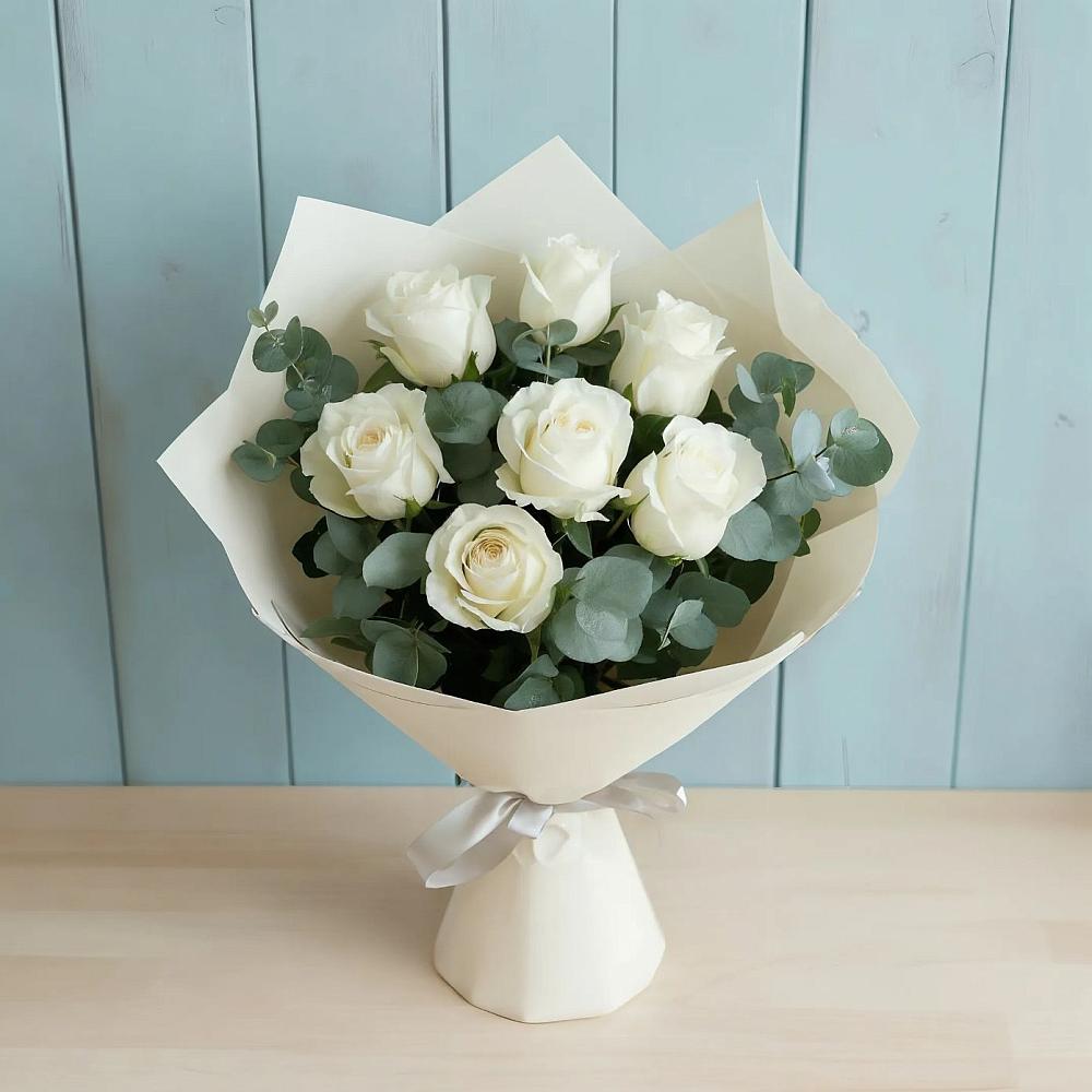 Букет Белые розы в Эвкалипте в Зеленогорске