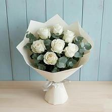 Букет Белые розы в Эвкалипте в Зеленогорске