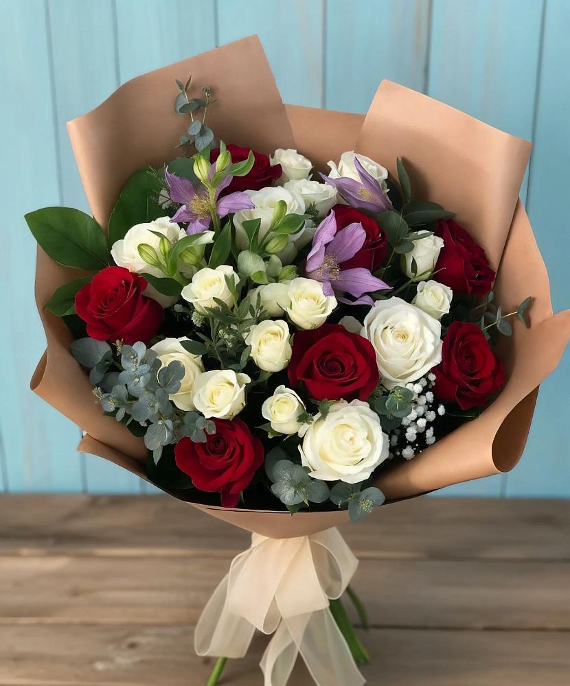 Букет цветов из: Розы и Альстромерии в Зеленогорске