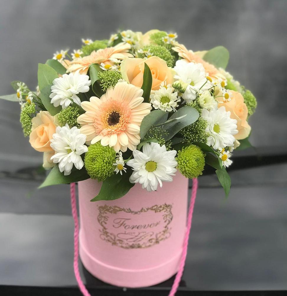 Цветочная композиция из Розы, Герберы и Хризантемы в шляпной коробке в Зеленогорске