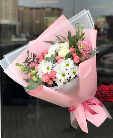 Букет цветов из: Розы, Лизиантусы и Хризантемы в Зеленогорске
