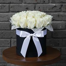 Цветочная композиция из Розы в шляпной коробке в Зеленогорске