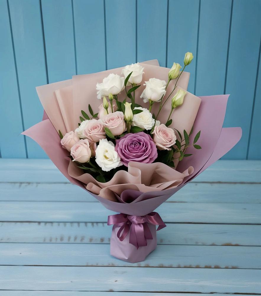 Букет цветов из: Розы и Лизиантусы в Зеленогорске